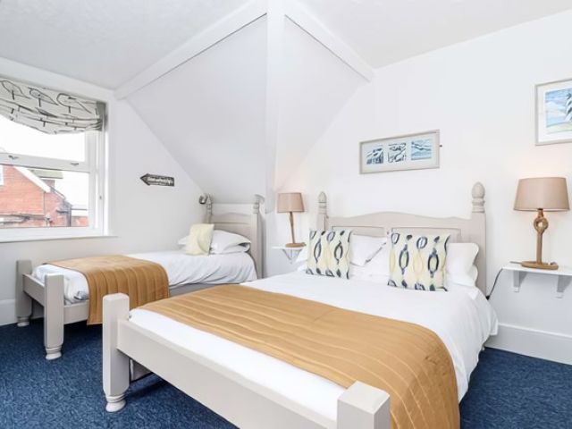 images/rooms/gallerys/room-1/room1-9-kireth-ai.jpeg