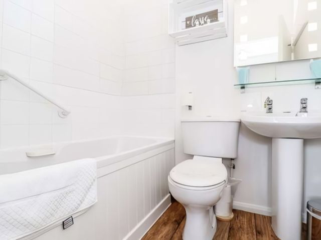 images/rooms/gallerys/room-5/room-5-6-kireth-ai.jpeg