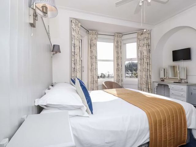 images/rooms/gallerys/room-3/room-3-7-kireth-ai.jpeg