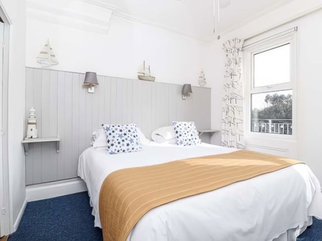 images/rooms/gallerys/room-3/room-3-10-kireth-ai.jpeg