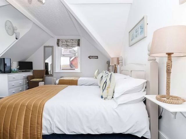 images/rooms/gallerys/room-1/room1-13-kireth-ai.jpeg