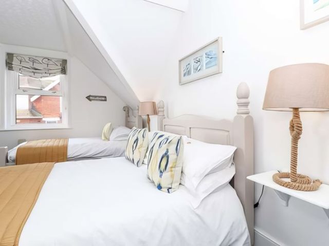 images/rooms/gallerys/room-1/room1-7-kireth-ai.jpeg