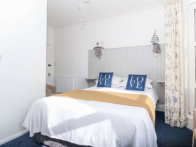 images/rooms/gallerys/room-3/room-3-2-kireth-ai.jpeg