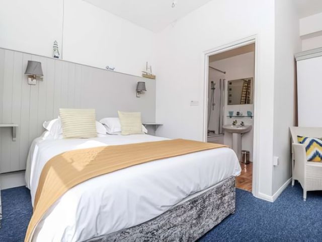 images/rooms/gallerys/room-6/room-6-1-kireth-ai.jpeg