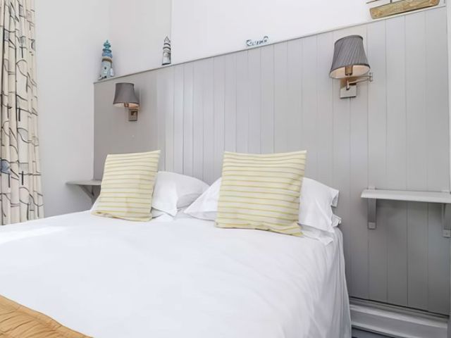 images/rooms/gallerys/room-6/room-6-3-kireth-ai.jpeg