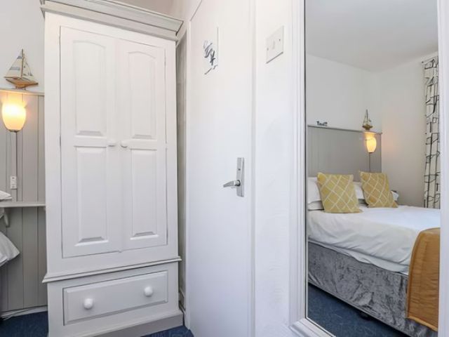 images/rooms/gallerys/room-8/room-8-5-kireth-ai.jpeg