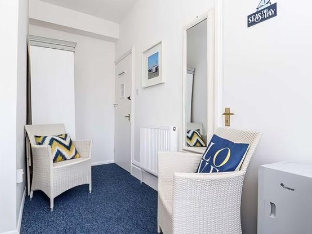 images/rooms/gallerys/room-6/room-6-4-kireth-ai.jpeg