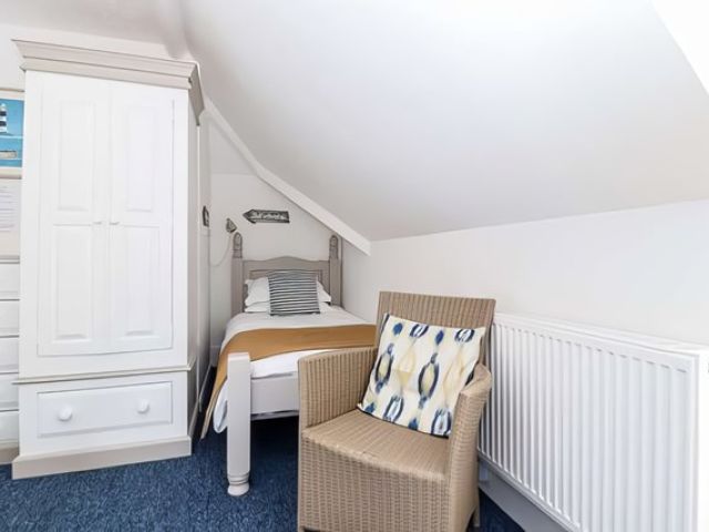 images/rooms/gallerys/room-1/room1-4-kireth-ai.jpeg